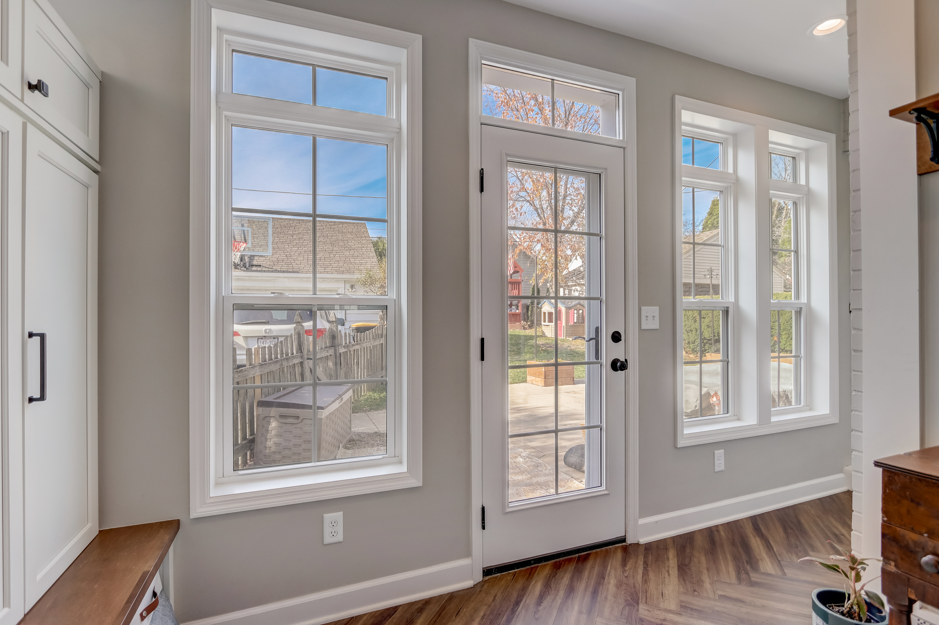 entry way with windows and windowed door
